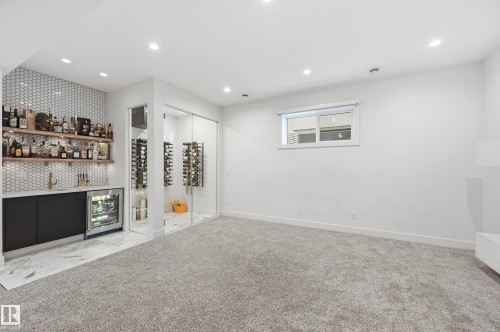 44B Valleyview Crescent, Edmonton, AB - Indoor Photo Showing Other Room