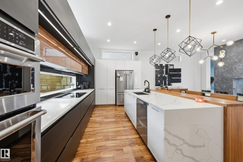 44B Valleyview Crescent, Edmonton, AB - Indoor Photo Showing Kitchen With Upgraded Kitchen