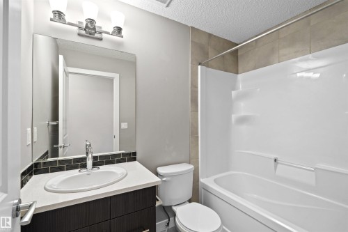 2004 Trumpeter Way, Edmonton, AB - Indoor Photo Showing Bathroom