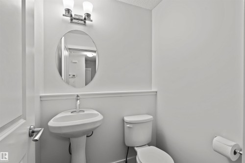 2004 Trumpeter Way, Edmonton, AB - Indoor Photo Showing Bathroom