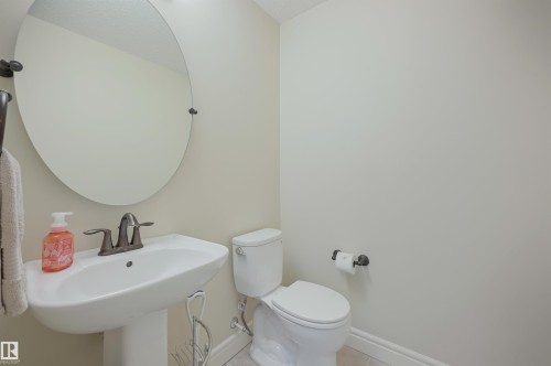 57 330 Bulyea Road, Edmonton, AB - Indoor Photo Showing Bathroom