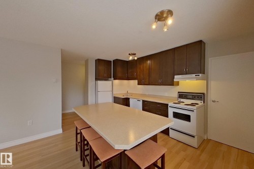 404 10021 116 Street, Edmonton, AB - Indoor Photo Showing Kitchen