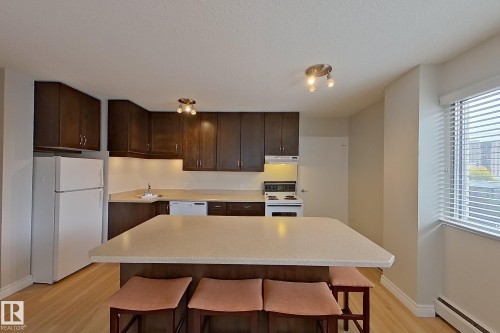 404 10021 116 Street, Edmonton, AB - Indoor Photo Showing Kitchen