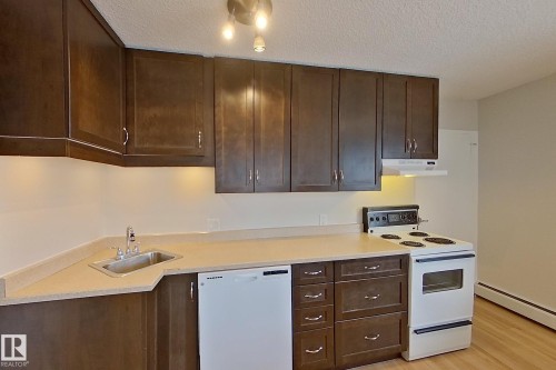 404 10021 116 Street, Edmonton, AB - Indoor Photo Showing Kitchen