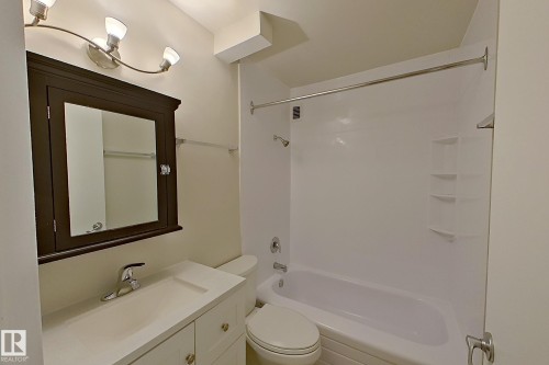 404 10021 116 Street, Edmonton, AB - Indoor Photo Showing Bathroom