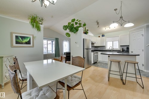 5811 Sutter Place, Edmonton, AB - Indoor