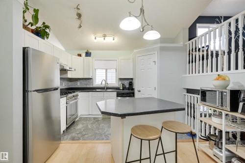 5811 Sutter Place, Edmonton, AB - Indoor Photo Showing Kitchen With Stainless Steel Kitchen