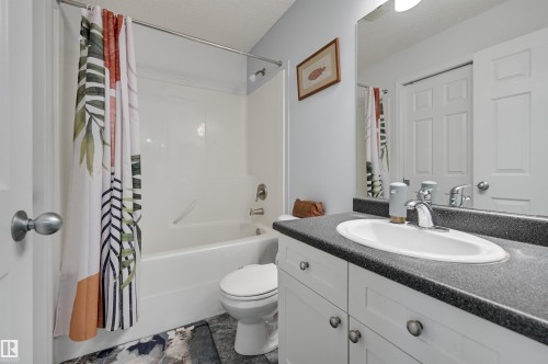 5811 Sutter Place, Edmonton, AB - Indoor Photo Showing Bathroom