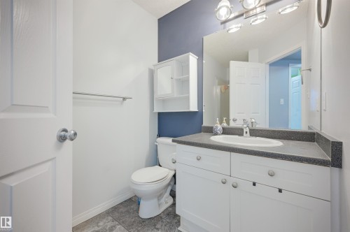 5811 Sutter Place, Edmonton, AB - Indoor Photo Showing Bathroom