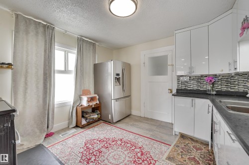7449 83 Avenue, Edmonton, AB - Indoor Photo Showing Kitchen