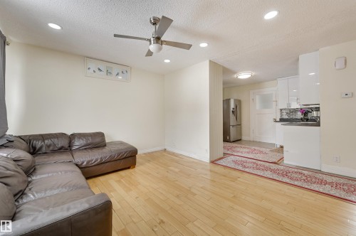 7449 83 Avenue, Edmonton, AB - Indoor Photo Showing Living Room