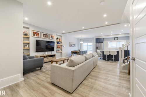 5361 Lark Landing, Edmonton, AB - Indoor Photo Showing Living Room