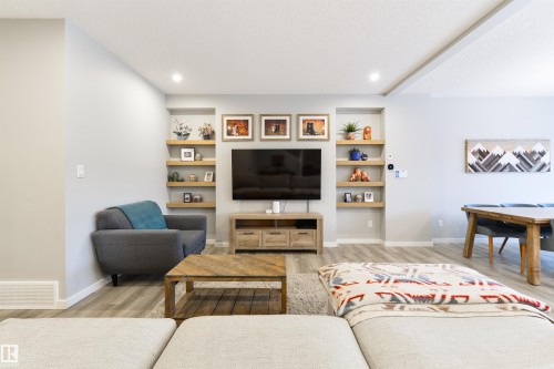 5361 Lark Landing, Edmonton, AB - Indoor Photo Showing Living Room