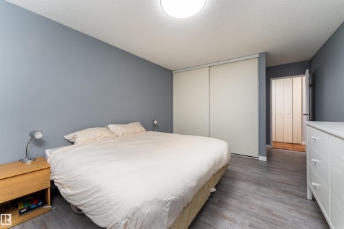 26 10208 113 Street, Edmonton, AB - Indoor Photo Showing Bedroom