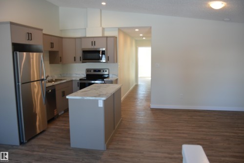 B 4313 54 Avenue, Barrhead, AB - Indoor Photo Showing Kitchen