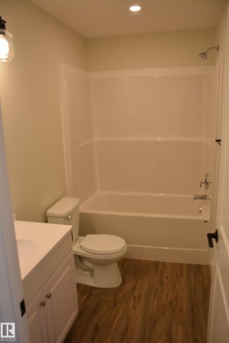 B 4313 54 Avenue, Barrhead, AB - Indoor Photo Showing Bathroom