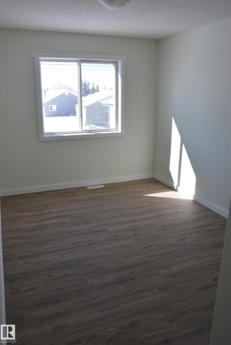 B 4313 54 Avenue, Barrhead, AB - Indoor Photo Showing Other Room
