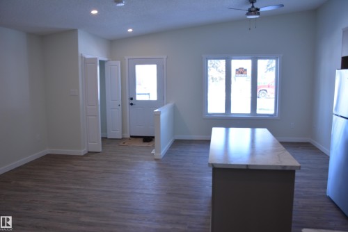 B 4313 54 Avenue, Barrhead, AB - Indoor Photo Showing Other Room