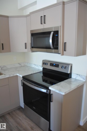 B 4313 54 Avenue, Barrhead, AB - Indoor Photo Showing Kitchen