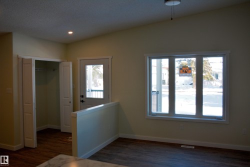 B 4313 54 Avenue, Barrhead, AB - Indoor Photo Showing Other Room