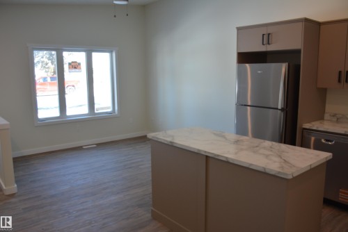 B 4313 54 Avenue, Barrhead, AB - Indoor Photo Showing Kitchen