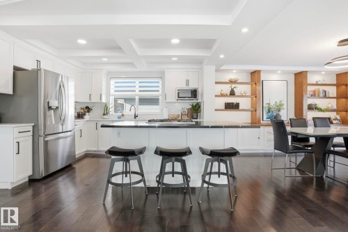 15702 86 Avenue, Edmonton, AB - Indoor Photo Showing Kitchen With Upgraded Kitchen