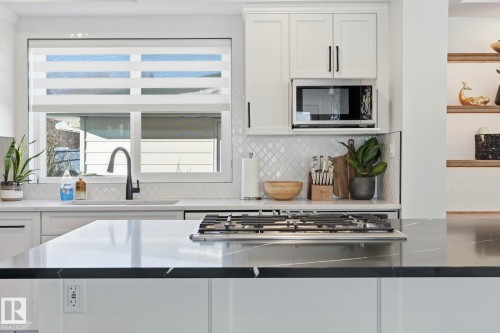 15702 86 Avenue, Edmonton, AB - Indoor Photo Showing Kitchen