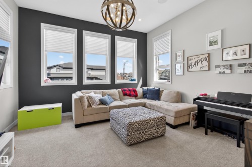 17616 78 Street, Edmonton, AB - Indoor Photo Showing Living Room