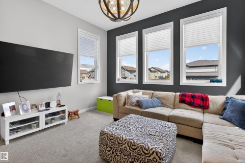 17616 78 Street, Edmonton, AB - Indoor Photo Showing Living Room