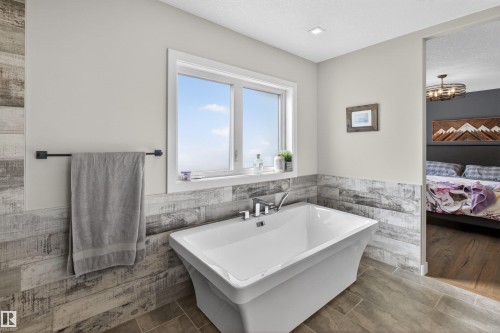 17616 78 Street, Edmonton, AB - Indoor Photo Showing Bathroom