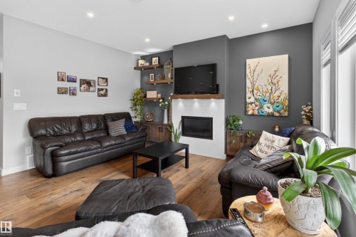 17616 78 Street, Edmonton, AB - Indoor Photo Showing Living Room