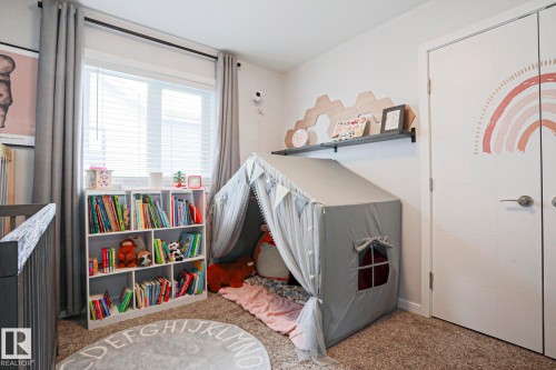 This room features light-colored walls and carpeted flooring - 18 Enchanted Way, St. Albert, AB 