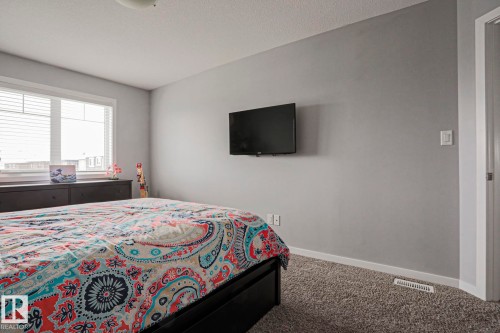 This room features carpeting, a window with blinds, and light gray painted walls - 18 Enchanted Way, St. Albert, AB 