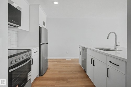 21203 25 Avenue, Edmonton, AB - Indoor Photo Showing Kitchen