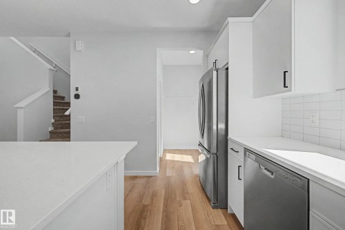 21203 25 Avenue, Edmonton, AB - Indoor Photo Showing Kitchen