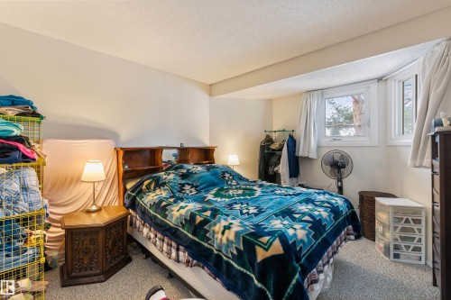 5975 40 Avenue, Edmonton, AB - Indoor Photo Showing Bedroom