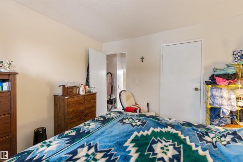 5975 40 Avenue, Edmonton, AB - Indoor Photo Showing Bedroom