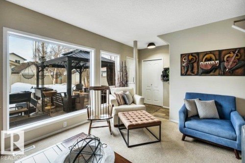 1314 George Close, Edmonton, AB - Indoor Photo Showing Living Room