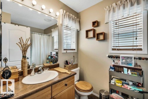 1314 George Close, Edmonton, AB - Indoor Photo Showing Bathroom