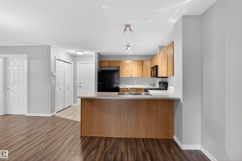 106 4403 23 Street Nw, Edmonton, AB - Indoor Photo Showing Kitchen