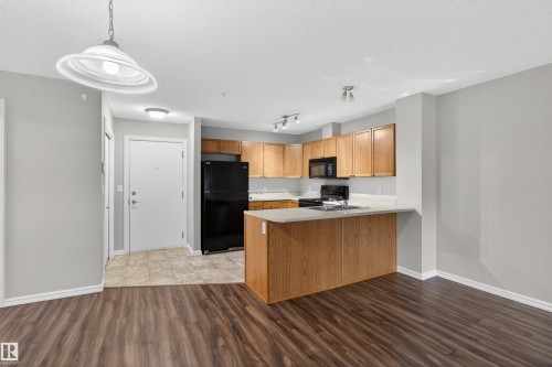 106 4403 23 Street Nw, Edmonton, AB - Indoor Photo Showing Kitchen