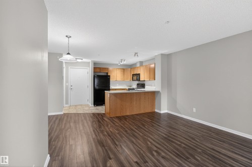 106 4403 23 Street Nw, Edmonton, AB - Indoor Photo Showing Kitchen