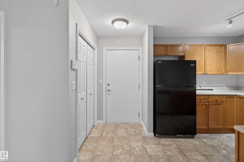 106 4403 23 Street Nw, Edmonton, AB - Indoor Photo Showing Kitchen