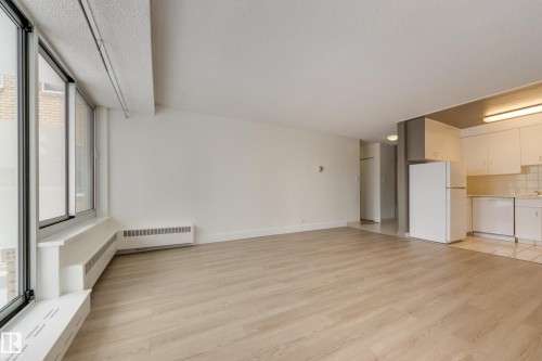 207 12207 Jasper Avenue, Edmonton, AB - Indoor Photo Showing Kitchen
