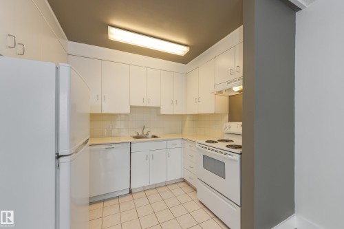 207 12207 Jasper Avenue, Edmonton, AB - Indoor Photo Showing Kitchen