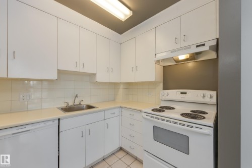 207 12207 Jasper Avenue, Edmonton, AB - Indoor Photo Showing Kitchen