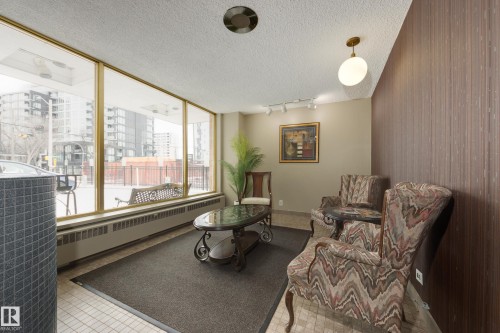 207 12207 Jasper Avenue, Edmonton, AB - Indoor