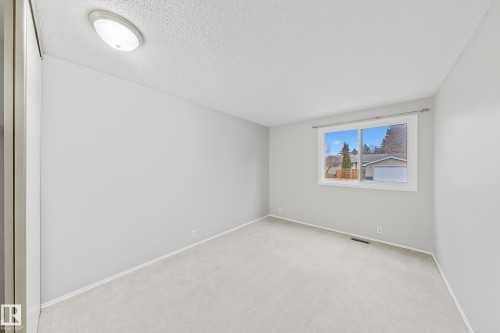 5514 93A Avenue, Edmonton, AB - Indoor Photo Showing Other Room
