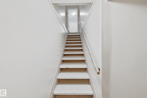 5514 93A Avenue, Edmonton, AB - Indoor Photo Showing Other Room