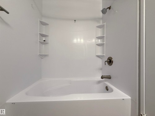 5514 93A Avenue, Edmonton, AB - Indoor Photo Showing Bathroom